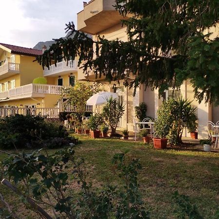 Apartments Sretna Gradac  Luaran gambar